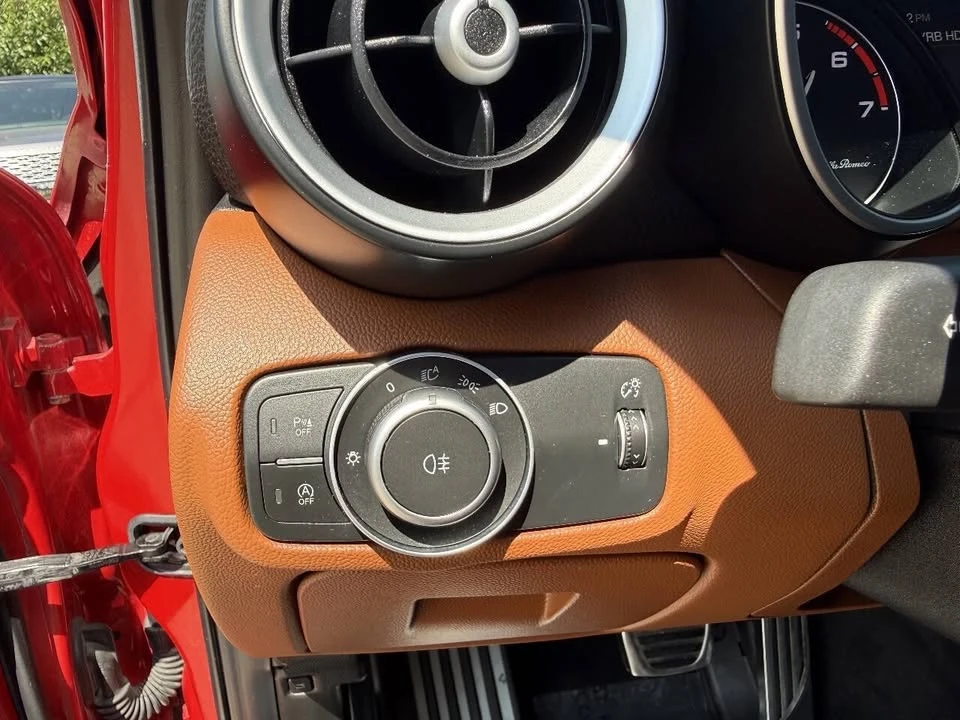 2018 Alfa Romeo Giulia - Image 13 of 20