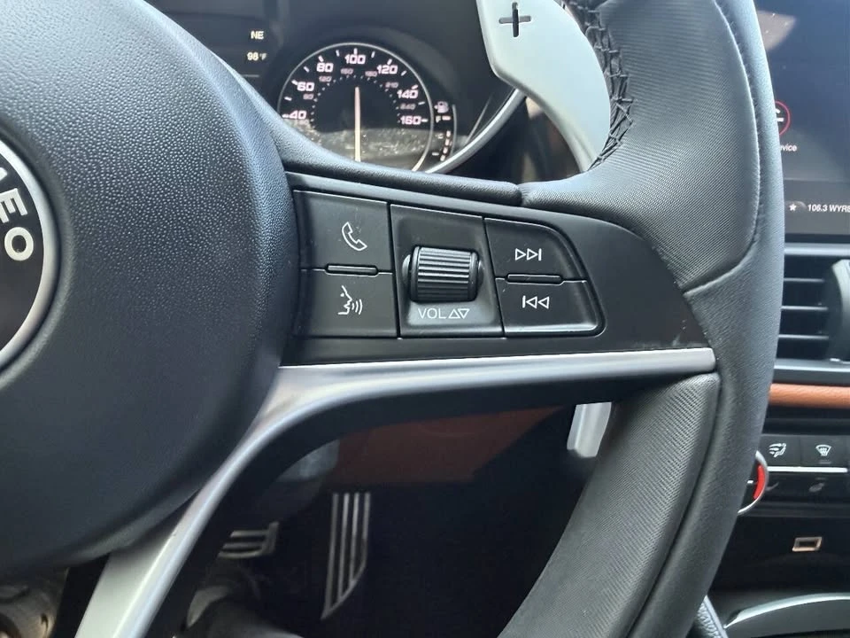 2018 Alfa Romeo Giulia - Image 15 of 20