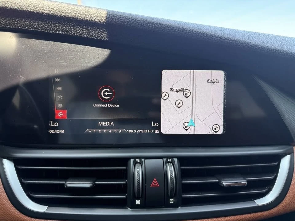 2018 Alfa Romeo Giulia - Image 19 of 20