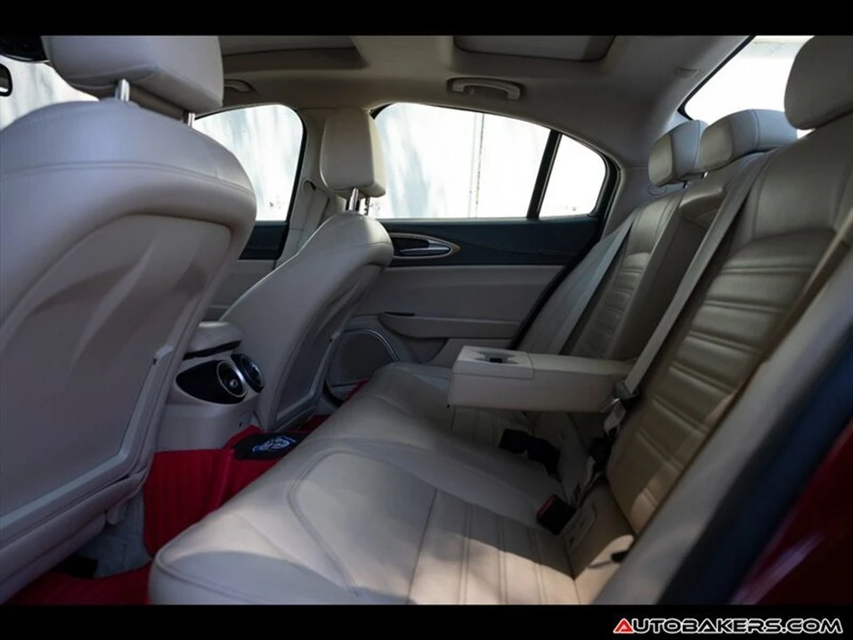 2018 Alfa Romeo Giulia - Image 18 of 20