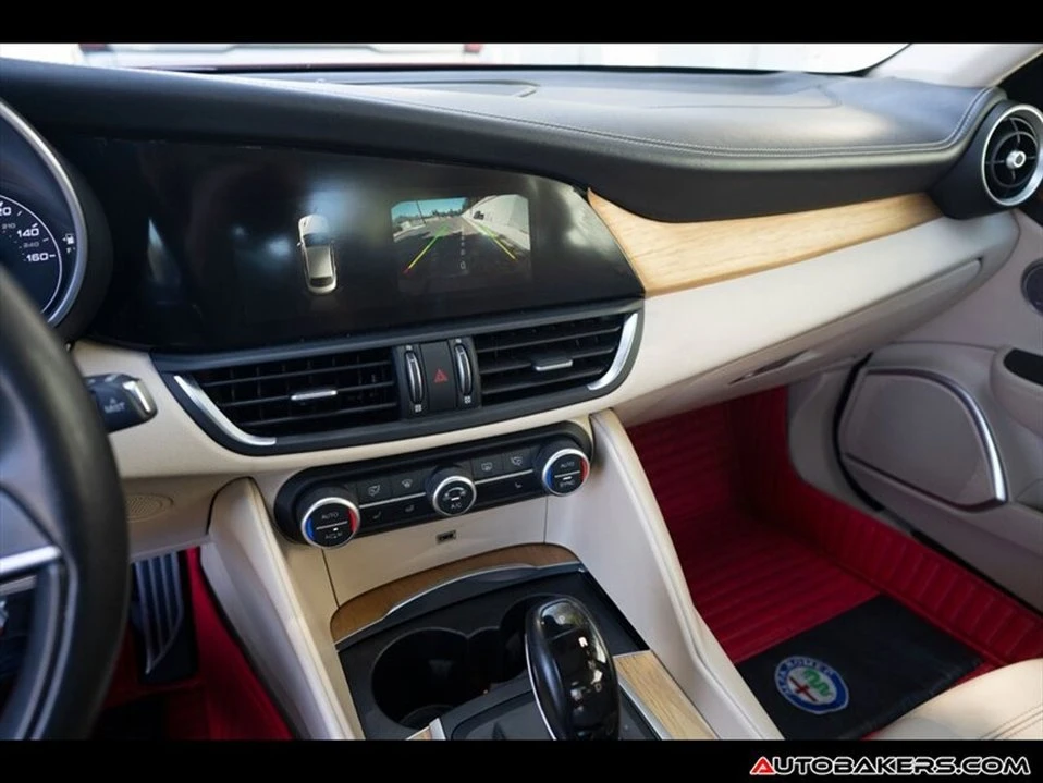 2018 Alfa Romeo Giulia - Image 19 of 20