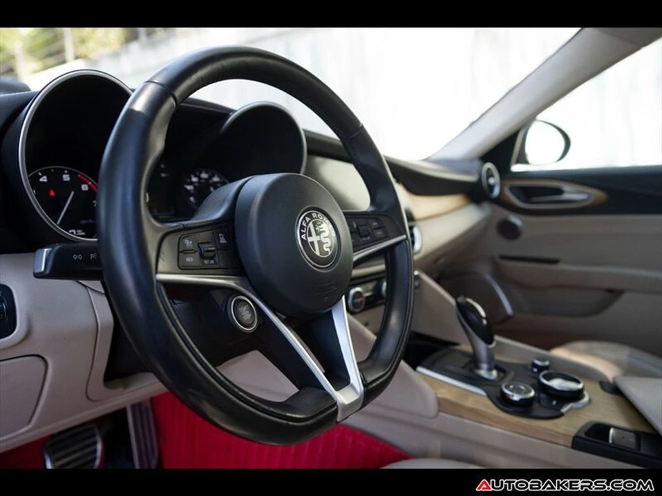 2018 Alfa Romeo Giulia - Image 13 of 20