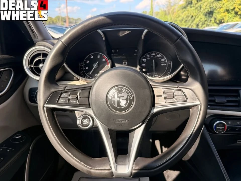 2018 Alfa Romeo Giulia - Image 14 of 20
