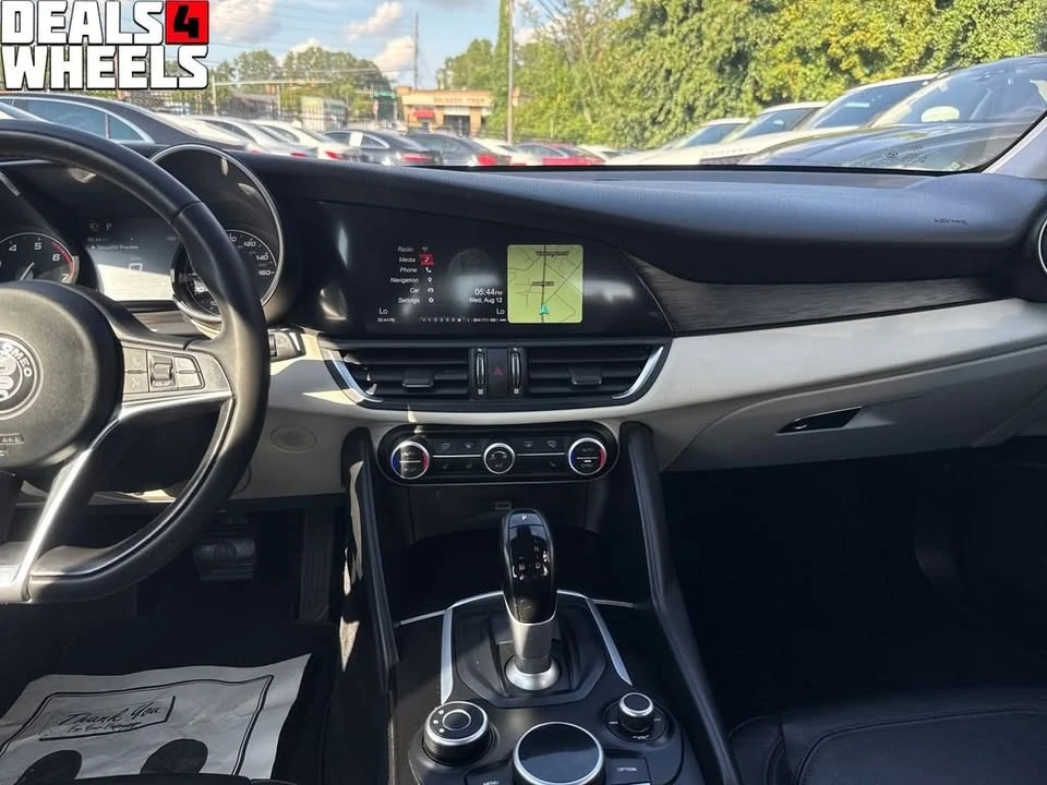 2018 Alfa Romeo Giulia - Image 17 of 20