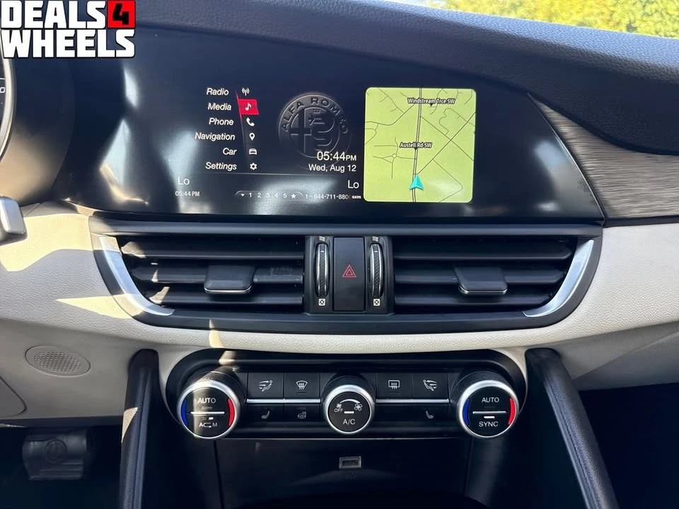 2018 Alfa Romeo Giulia - Image 18 of 20