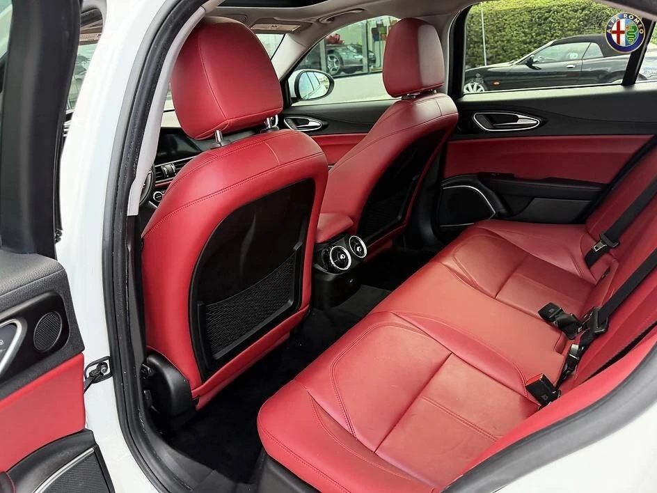 2018 Alfa Romeo Giulia - Image 17 of 20
