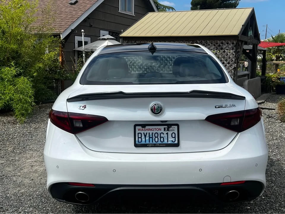 2018 Alfa Romeo Giulia - Image 9 of 10