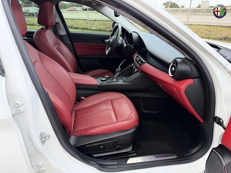 2018 Alfa Romeo Giulia - Image 16 of 20