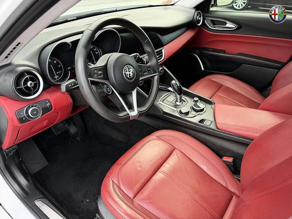 2018 Alfa Romeo Giulia - Image 19 of 20