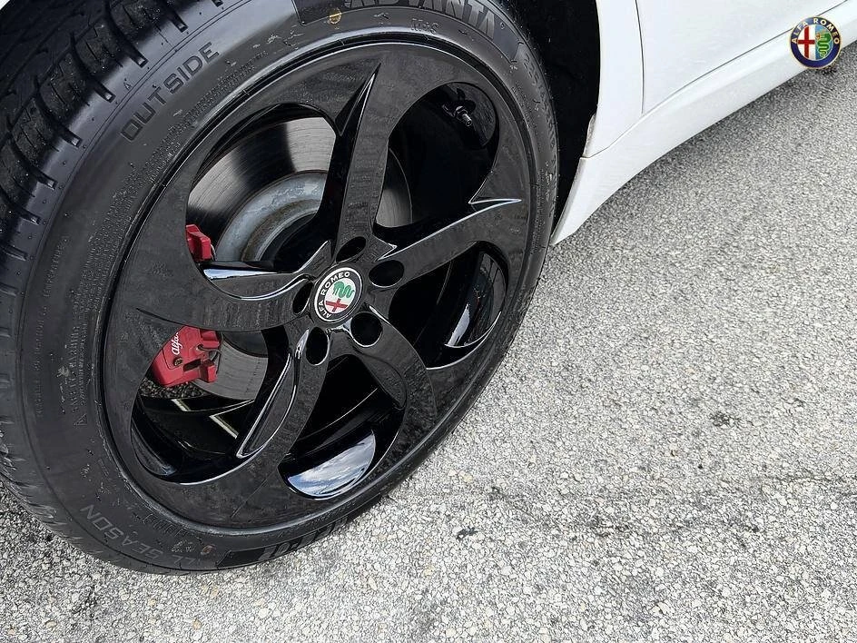 2018 Alfa Romeo Giulia - Image 10 of 20