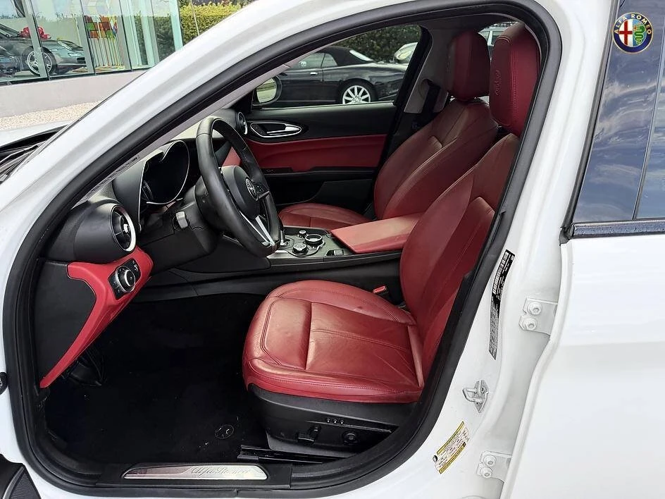 2018 Alfa Romeo Giulia - Image 18 of 20