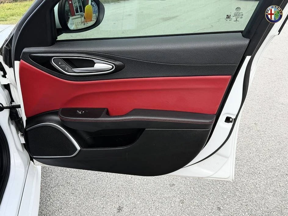 2018 Alfa Romeo Giulia - Image 13 of 20