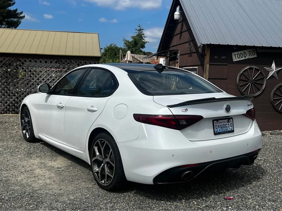 2018 Alfa Romeo Giulia - Image 8 of 10