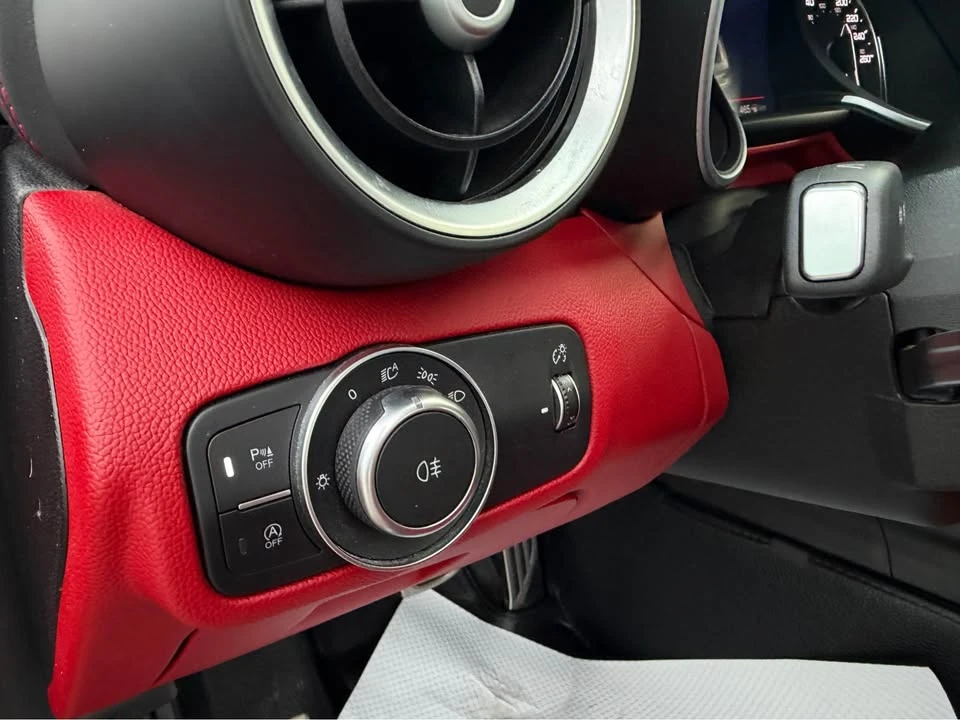 2018 Alfa Romeo Giulia - Image 7 of 15