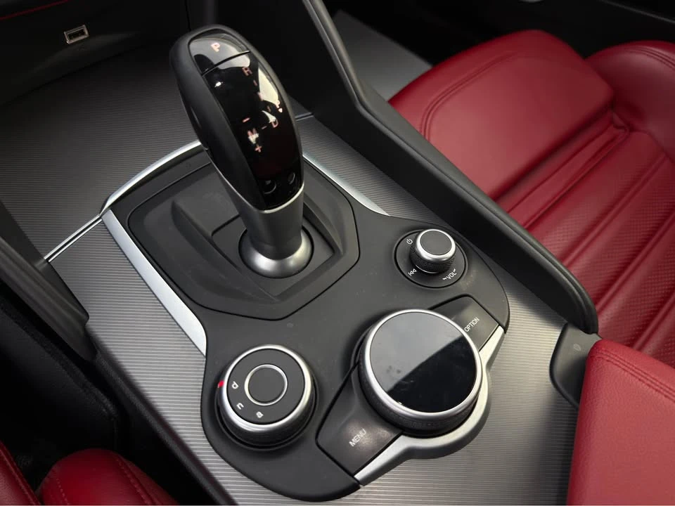 2018 Alfa Romeo Giulia - Image 9 of 15