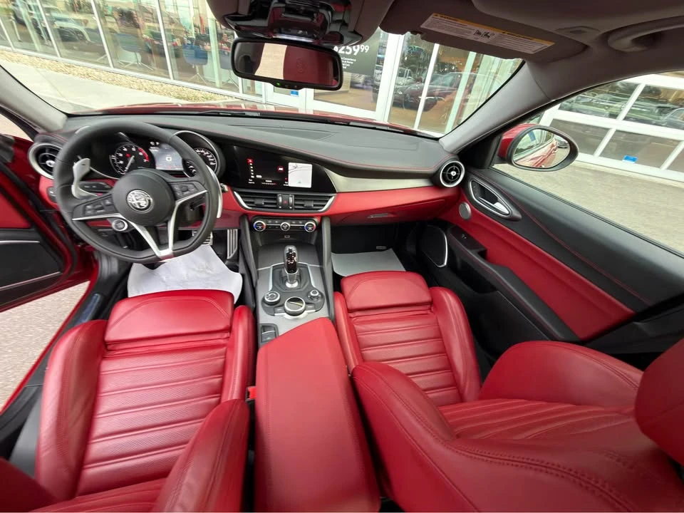 2018 Alfa Romeo Giulia - Image 13 of 15