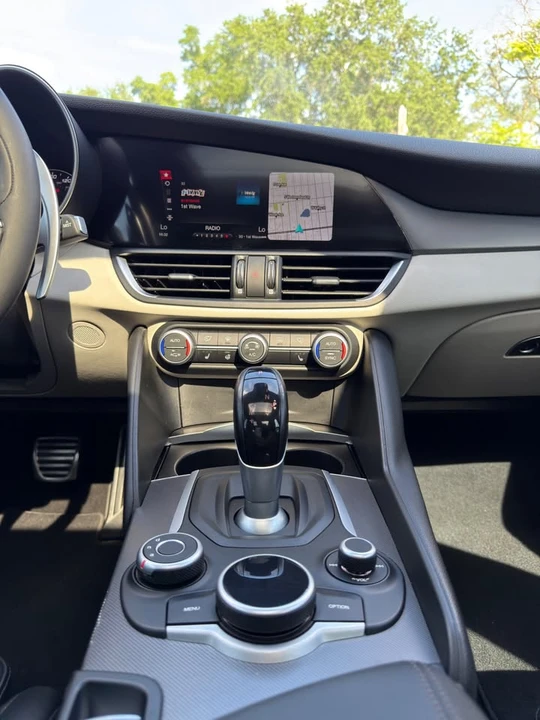 2018 Alfa Romeo Giulia - Image 12 of 20