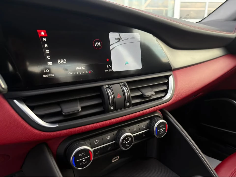 2018 Alfa Romeo Giulia - Image 10 of 15