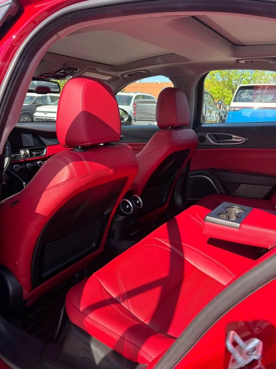 2018 Alfa Romeo Giulia - Image 7 of 11