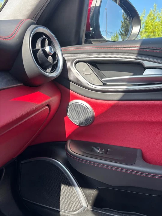 2018 Alfa Romeo Giulia - Image 10 of 11