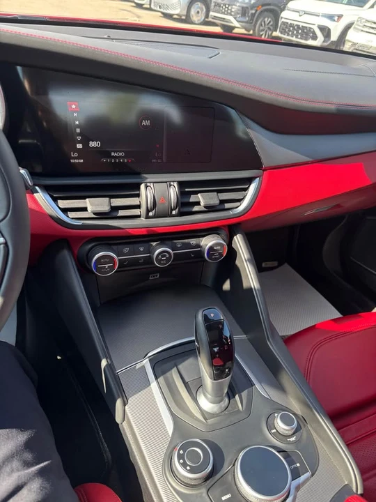 2018 Alfa Romeo Giulia - Image 9 of 11