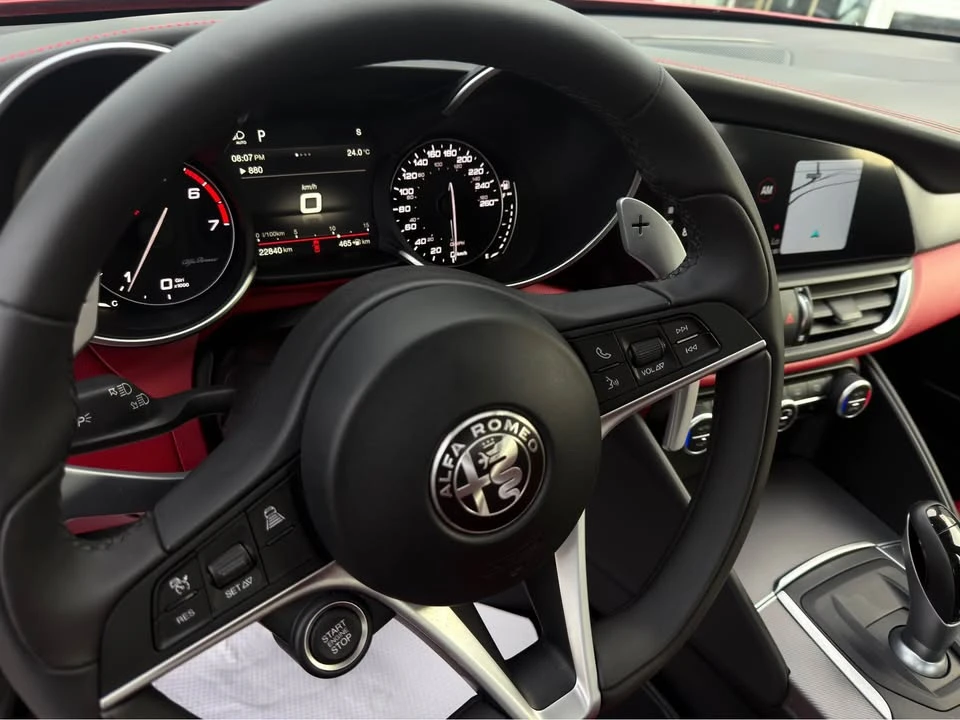 2018 Alfa Romeo Giulia - Image 11 of 15