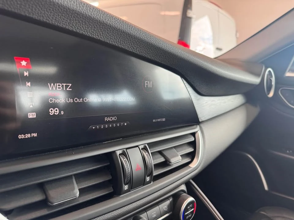 2018 Alfa Romeo Giulia - Image 15 of 20