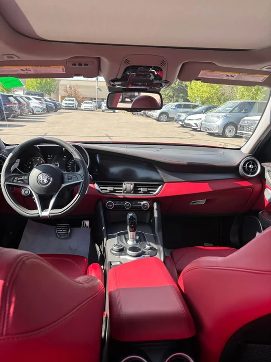 2018 Alfa Romeo Giulia - Image 8 of 11