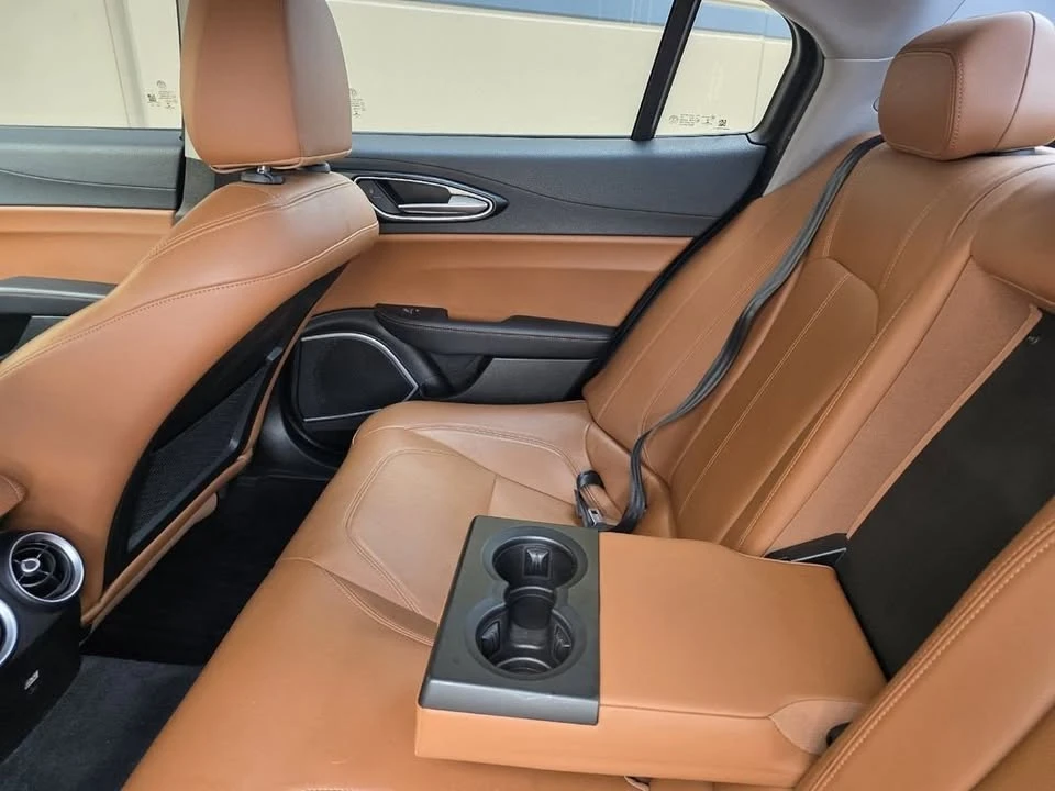 2018 Alfa Romeo Giulia - Image 15 of 20