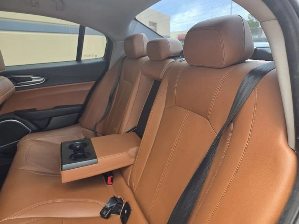 2018 Alfa Romeo Giulia - Image 16 of 20