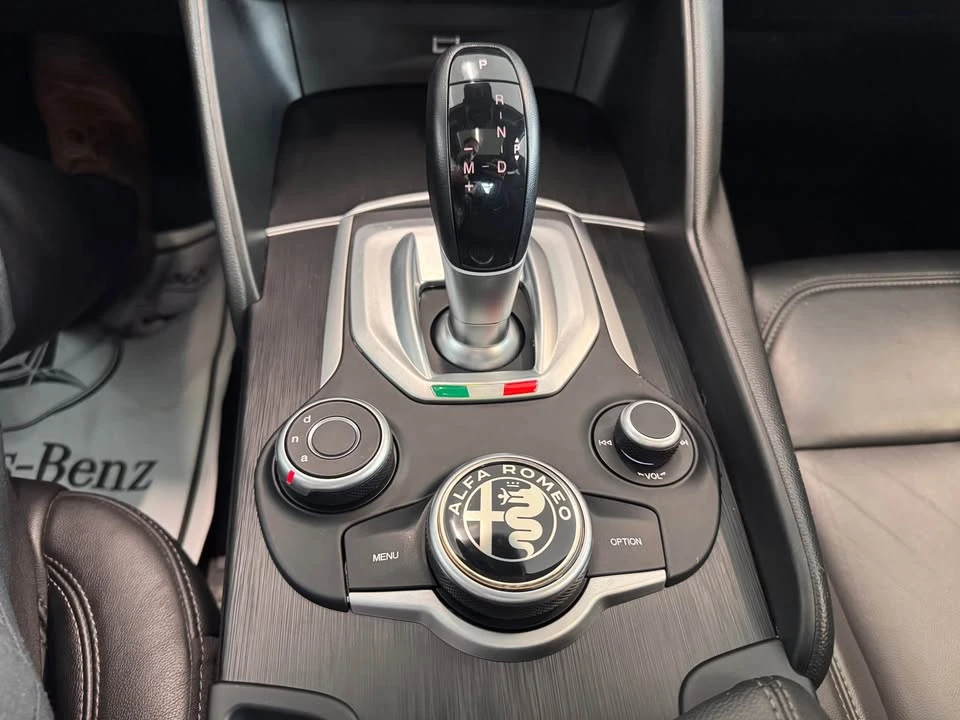 2018 Alfa Romeo Giulia - Image 17 of 20