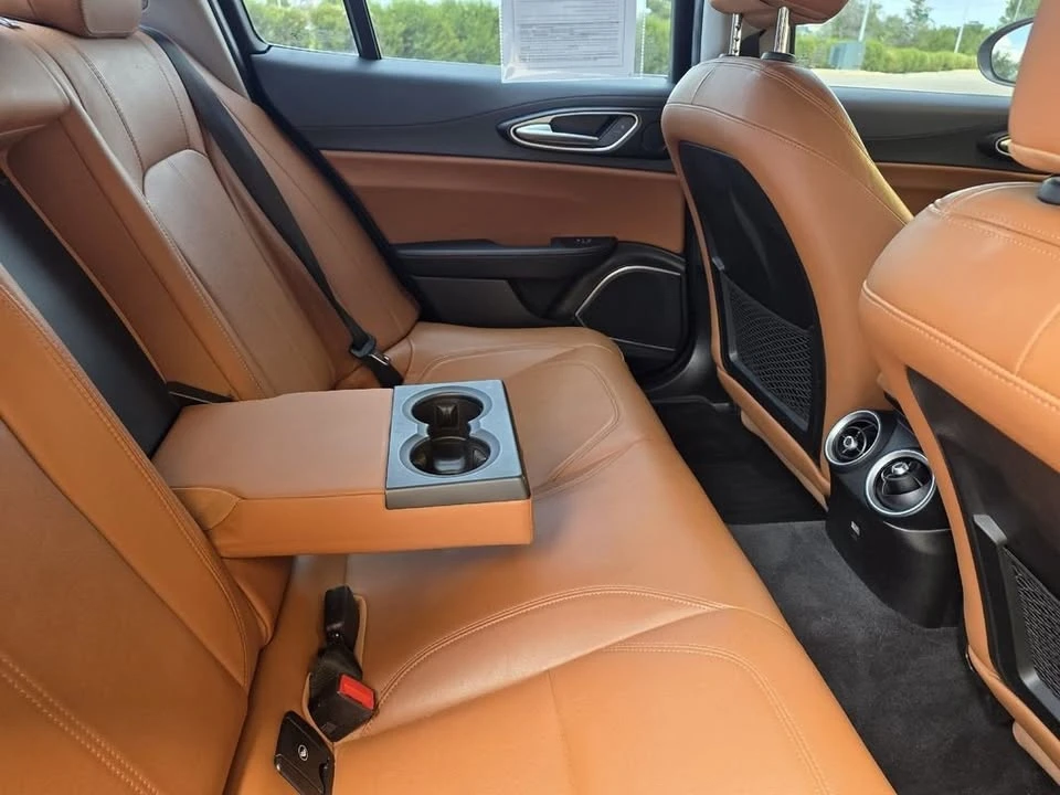 2018 Alfa Romeo Giulia - Image 19 of 20