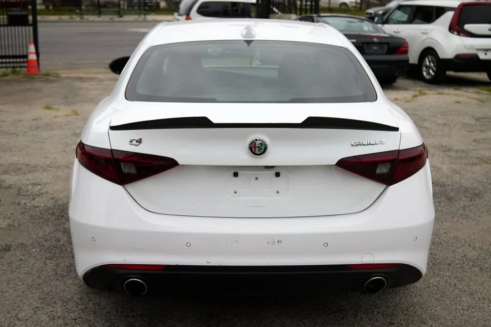 2018 Alfa Romeo Giulia - Image 14 of 20