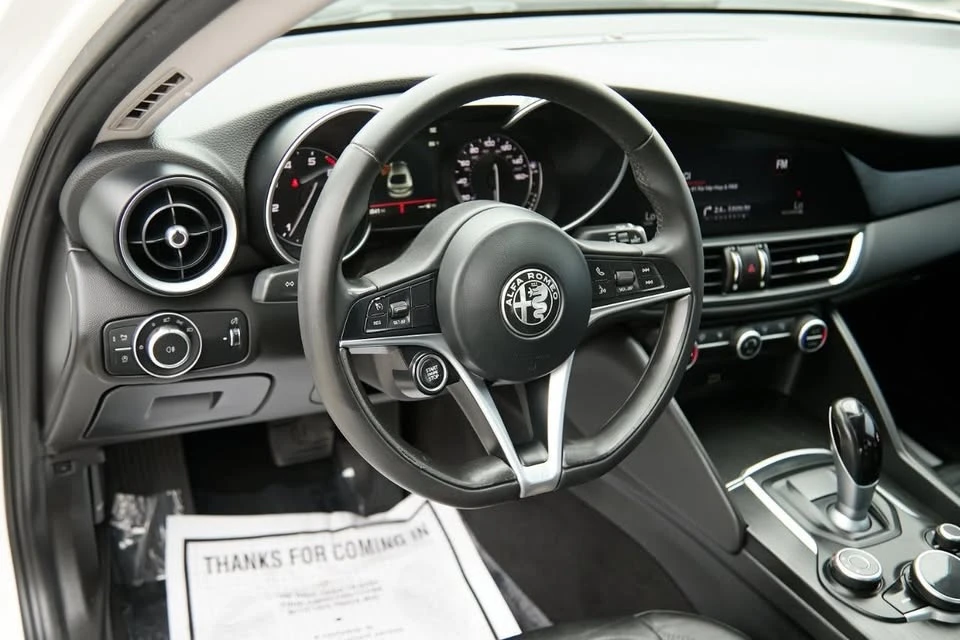 2018 Alfa Romeo Giulia - Image 19 of 20