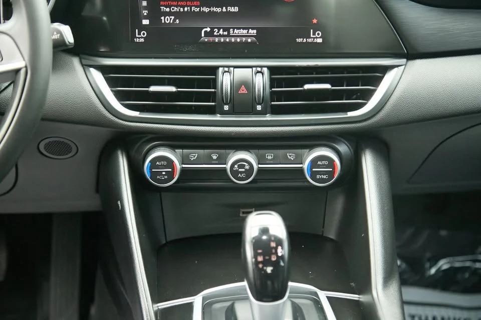 2018 Alfa Romeo Giulia - Image 8 of 20