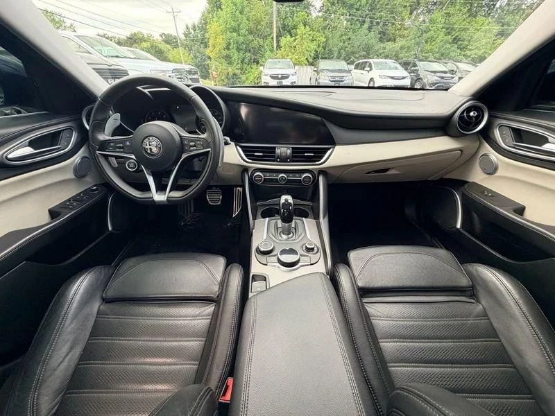 2018 Alfa Romeo Giulia - Image 19 of 20