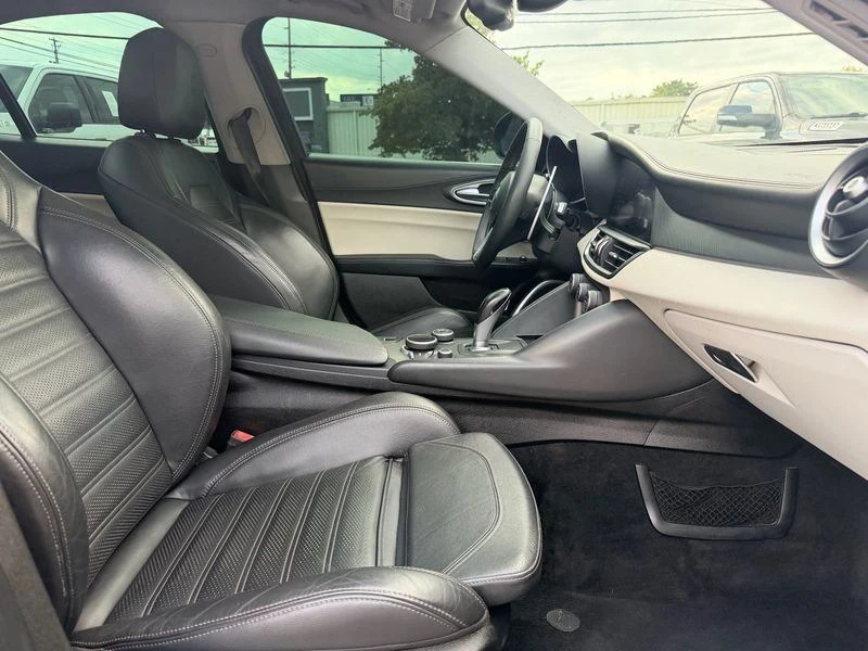 2018 Alfa Romeo Giulia - Image 16 of 20