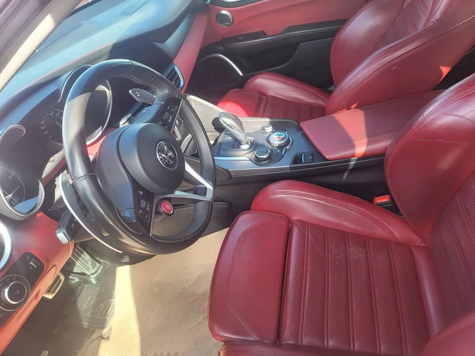 2018 Alfa Romeo Giulia - Image 5 of 11