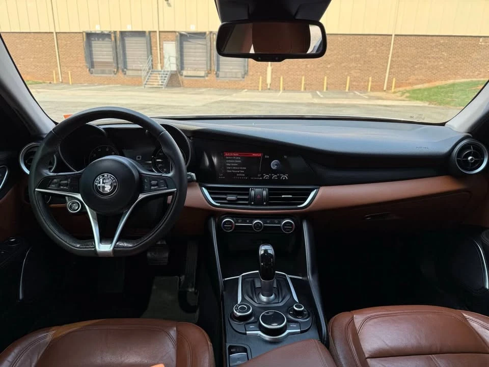 2018 Alfa Romeo Giulia - Image 17 of 20