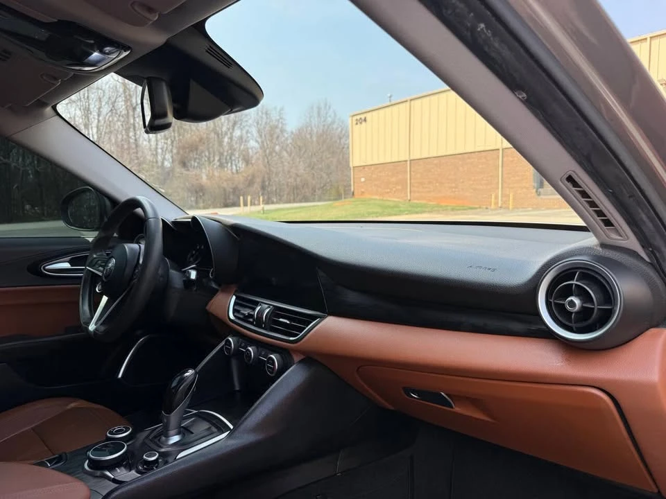 2018 Alfa Romeo Giulia - Image 15 of 20