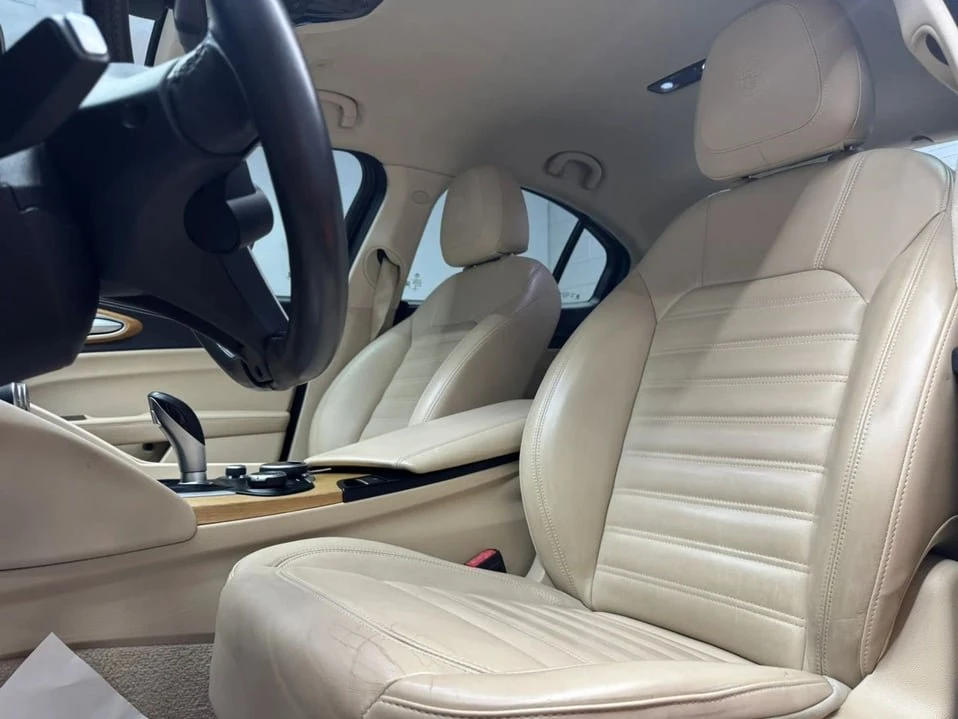 2018 Alfa Romeo Giulia - Image 14 of 20