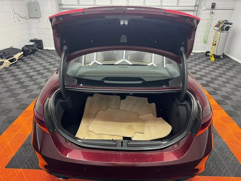 2018 Alfa Romeo Giulia - Image 8 of 20