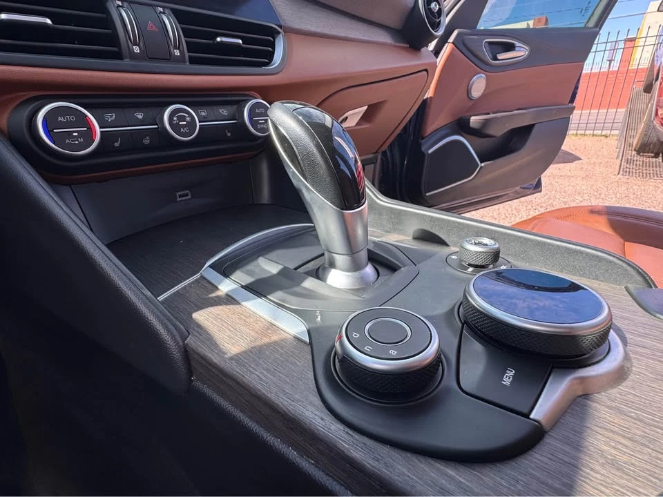 2018 Alfa Romeo Giulia - Image 17 of 19