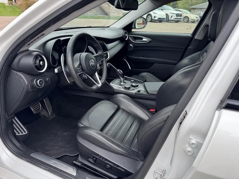 2018 Alfa Romeo Giulia - Image 14 of 20