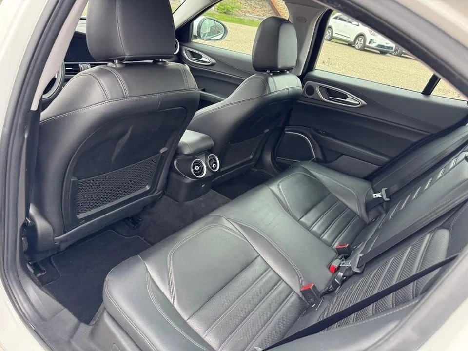 2018 Alfa Romeo Giulia - Image 19 of 20