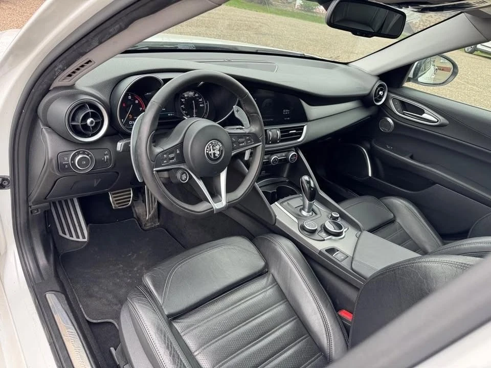 2018 Alfa Romeo Giulia - Image 15 of 20
