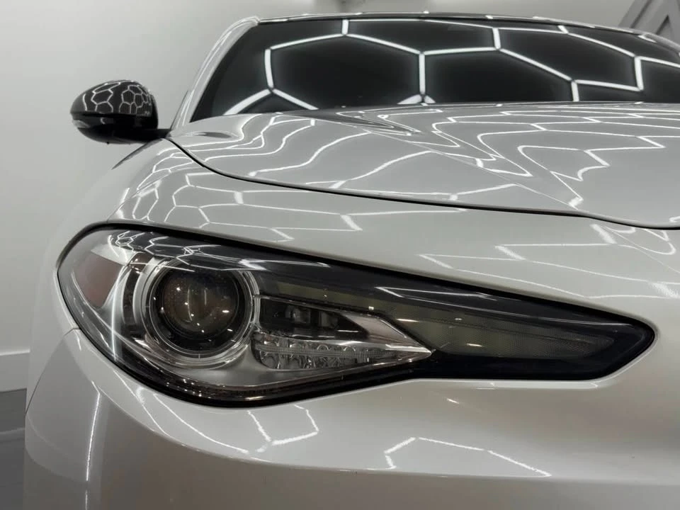 2018 Alfa Romeo Giulia - Image 11 of 20