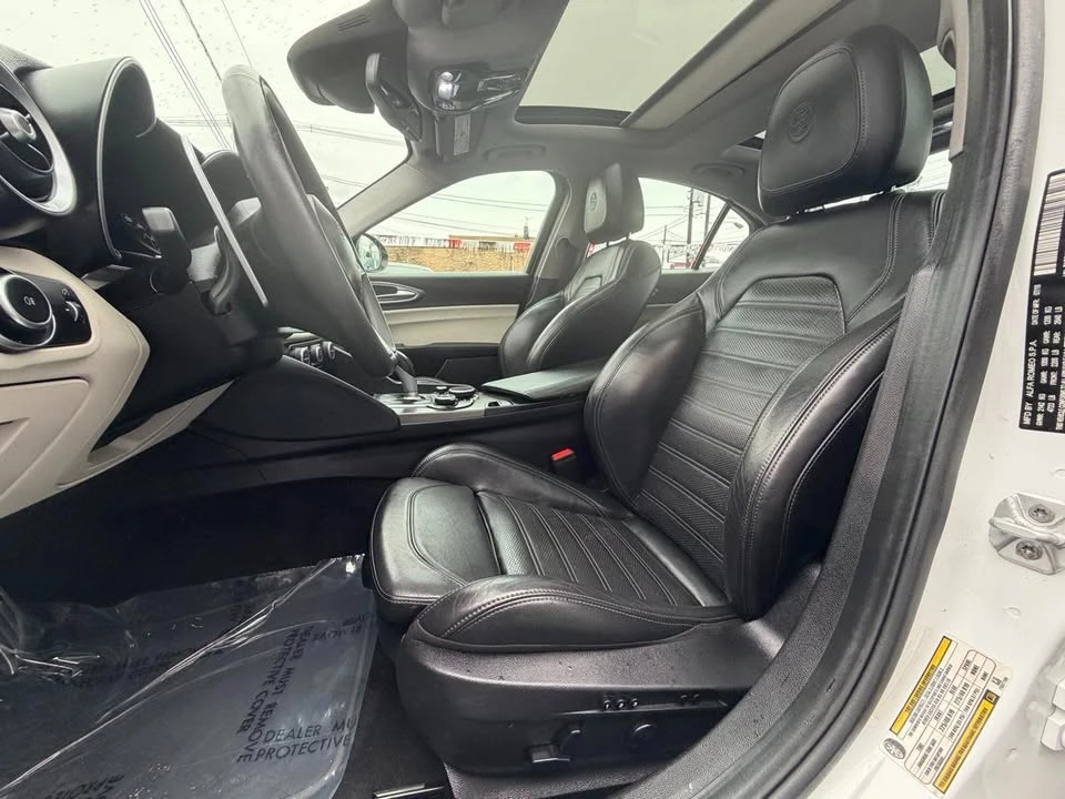 2018 Alfa Romeo Giulia - Image 14 of 20