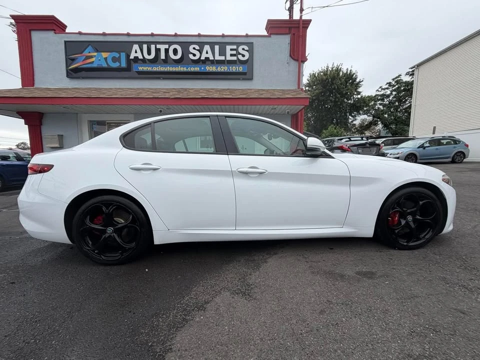 2018 Alfa Romeo Giulia - Image 8 of 20