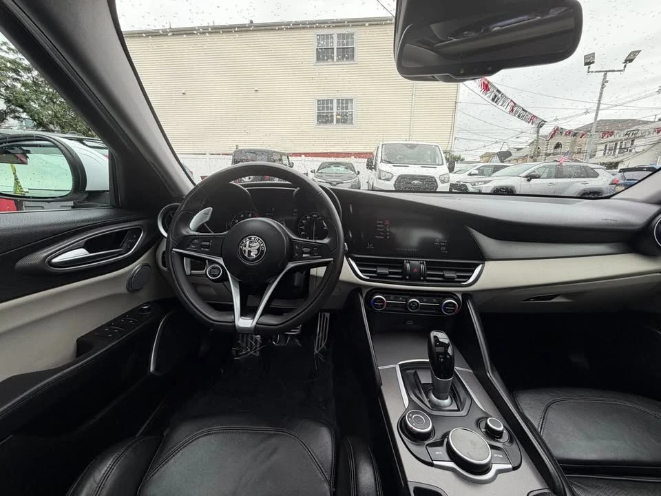 2018 Alfa Romeo Giulia - Image 17 of 20